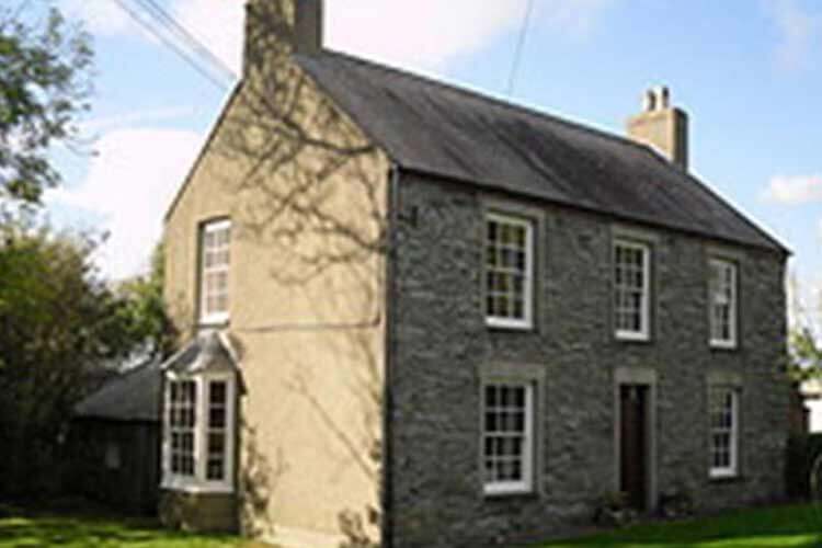 Tanyfynwent Farmhouse - Image 1 - UK Tourism Online