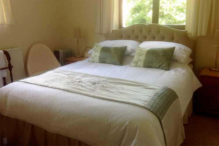 The Old Farmhouse Bed and Breakfast - Image 1 - UK Tourism Online