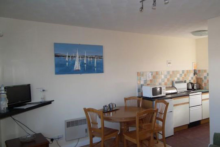 Trearddur Holiday Bungalows - Image 3 - UK Tourism Online