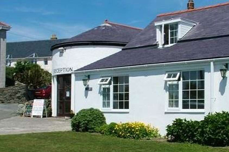 Trearddur Holiday Bungalows - Image 4 - UK Tourism Online