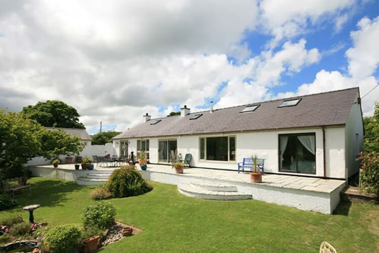 Ty'n Cae Holiday Cottage - Image 1 - UK Tourism Online