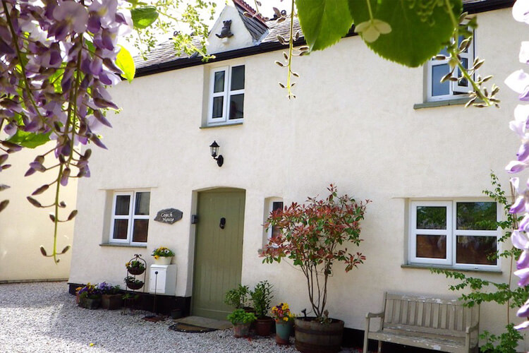 Vale View Cottages - Image 1 - UK Tourism Online