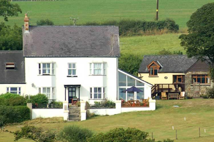 Amroth Cottages - Image 1 - UK Tourism Online