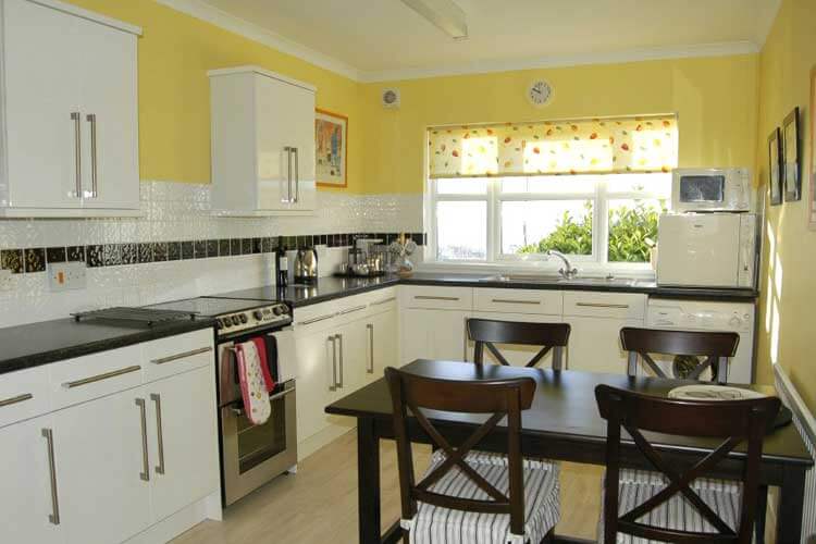 Amroth Cottages - Image 3 - UK Tourism Online