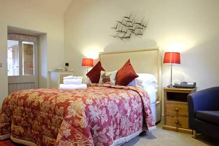 Canaston Oaks Luxury Farmhouse Accommodation - Image 2 - UK Tourism Online