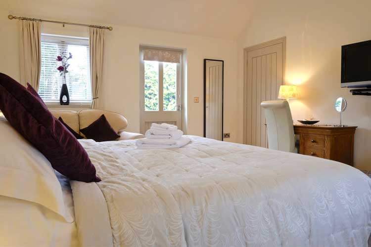 Canaston Oaks Luxury Farmhouse Accommodation - Image 3 - UK Tourism Online