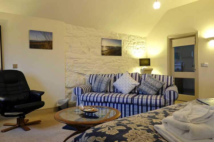 Canaston Oaks Luxury Farmhouse Accommodation - Image 4 - UK Tourism Online