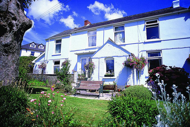 Cottage Court Hotel - Image 1 - UK Tourism Online