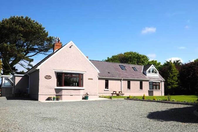 Fields Lodge Bed and Breakfast Thumbnail | Milford Haven - Pembrokeshire | UK Tourism Online