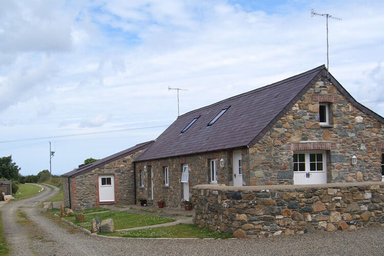 Holmws Farm Cottages - Image 1 - UK Tourism Online