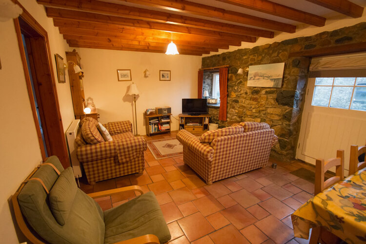 Holmws Farm Cottages - Image 3 - UK Tourism Online