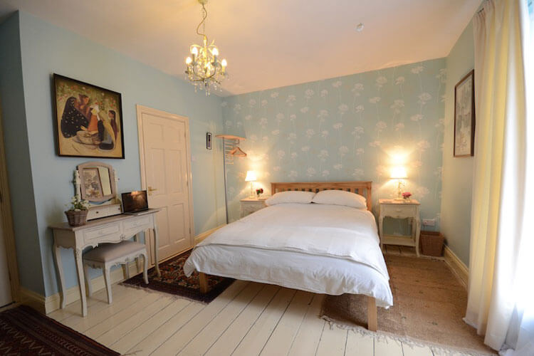 Max and Caroline's Narberth Guest Rooms - Image 1 - UK Tourism Online