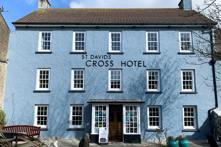 St Davids Cross Hotel  - Image 1 - UK Tourism Online