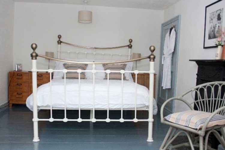 Plas Farmhouse Bed and Breakfast - Image 2 - UK Tourism Online