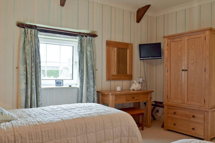 Poyerston Farm Carthouse Cottage - Image 4 - UK Tourism Online