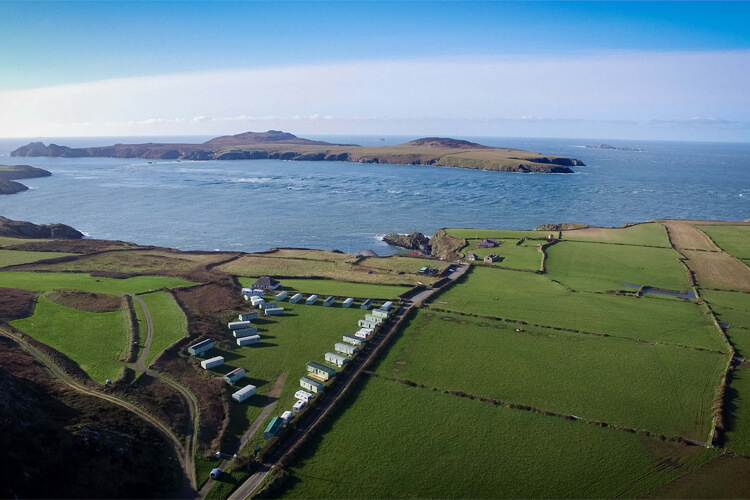 Rhosson Ganol Caravan & Camping Park - Image 1 - UK Tourism Online