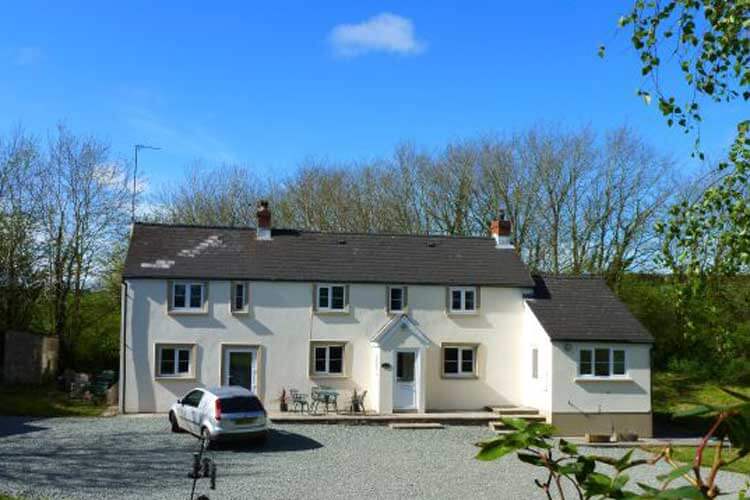 Scoveston Grove Farmhouse Self Catering - Image 1 - UK Tourism Online