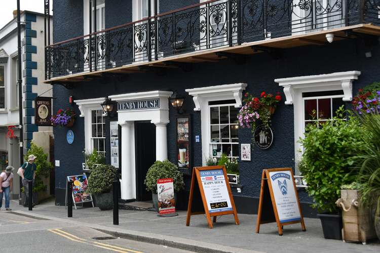 Tenby House  - Image 1 - UK Tourism Online