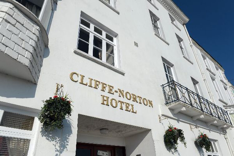 The Cliffe Norton Hotel - Image 1 - UK Tourism Online