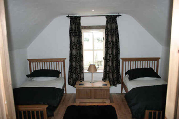 Trefin Cottages - Image 2 - UK Tourism Online