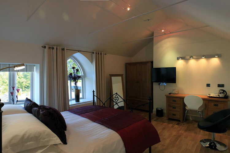 Tudor Lodge - Image 2 - UK Tourism Online