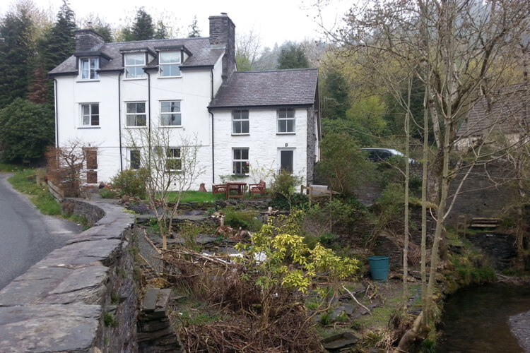 3 Dulas Cottages - Image 1 - UK Tourism Online