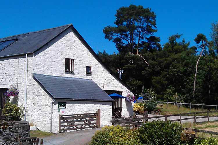 Aberhyddnant Farm Cottages - Image 1 - UK Tourism Online