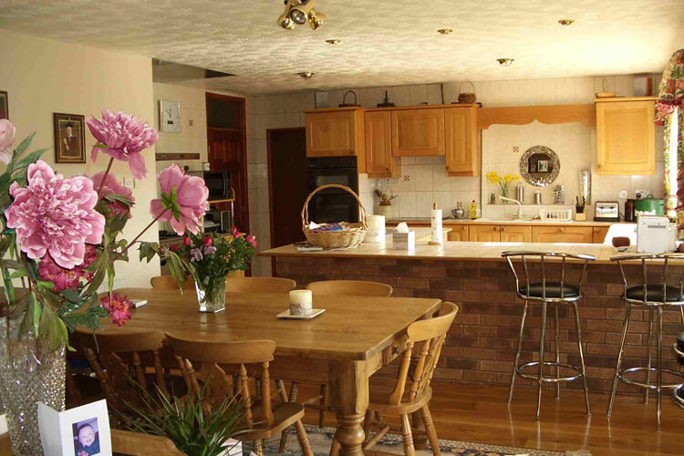 Bryn Heulog Guest House - Image 2 - UK Tourism Online