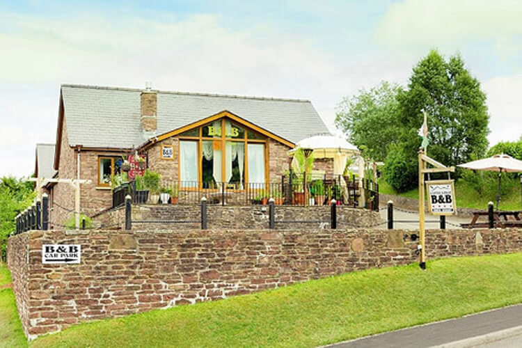 Castle Lodge Bed & Breakfast - Image 1 - UK Tourism Online