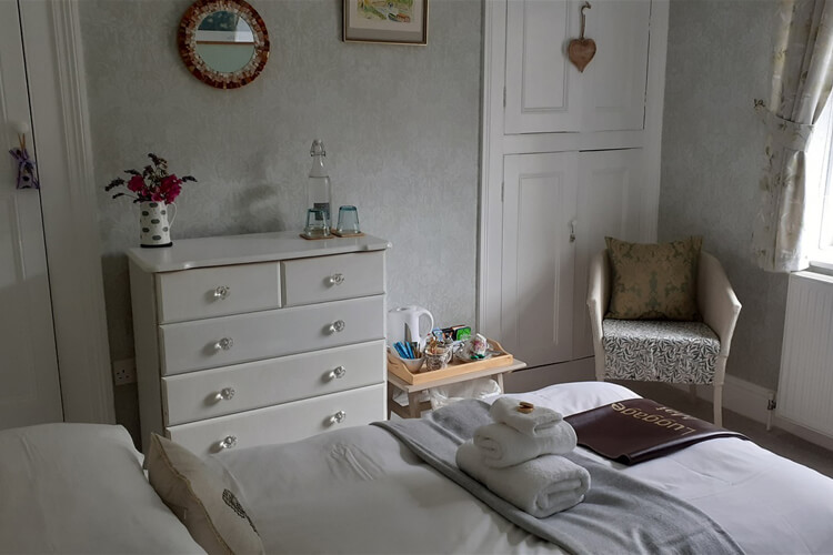 Elmsleigh Bed And Breakfast - Image 2 - UK Tourism Online