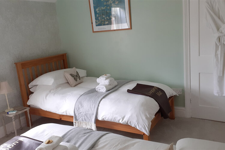Elmsleigh Bed And Breakfast - Image 3 - UK Tourism Online