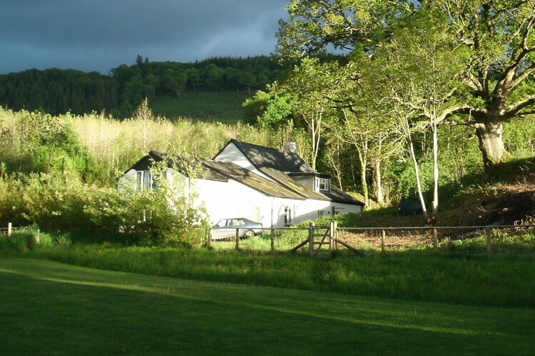 Hendre Farmhouse - Image 1 - UK Tourism Online