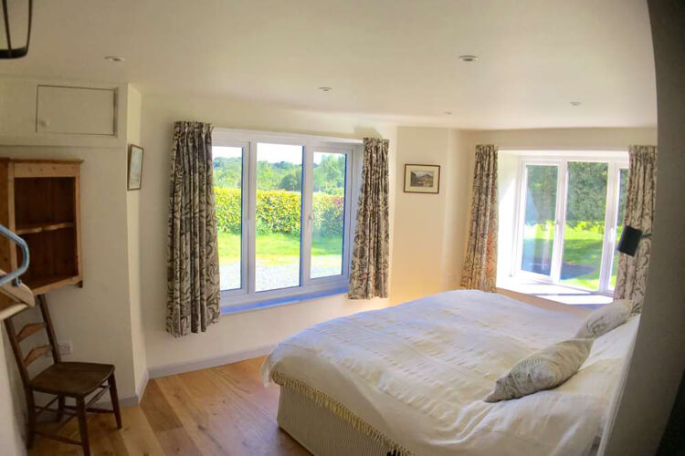 Hendre Farmhouse - Image 2 - UK Tourism Online