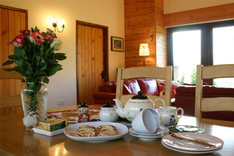 Lôn Lodges - Image 3 - UK Tourism Online