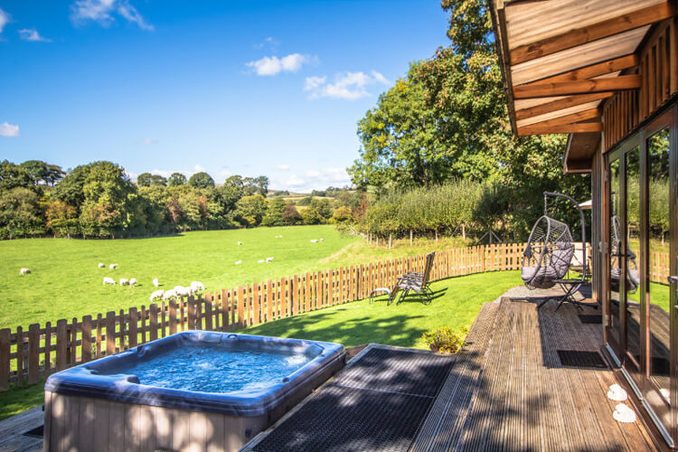 Lôn Lodges - Image 3 - UK Tourism Online