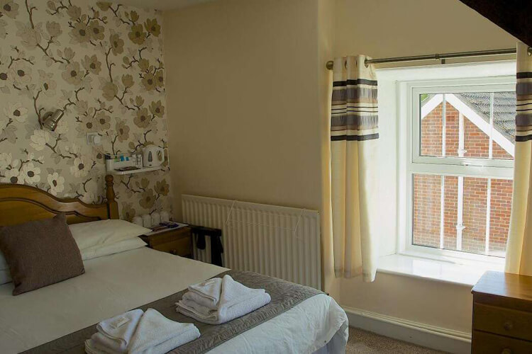 Maenllwyd Guest House - Image 2 - UK Tourism Online