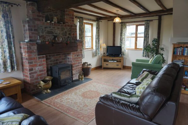 Newbridge Farm Cottages - Image 2 - UK Tourism Online