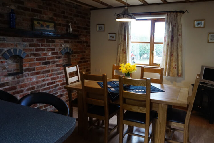 Newbridge Farm Cottages - Image 4 - UK Tourism Online