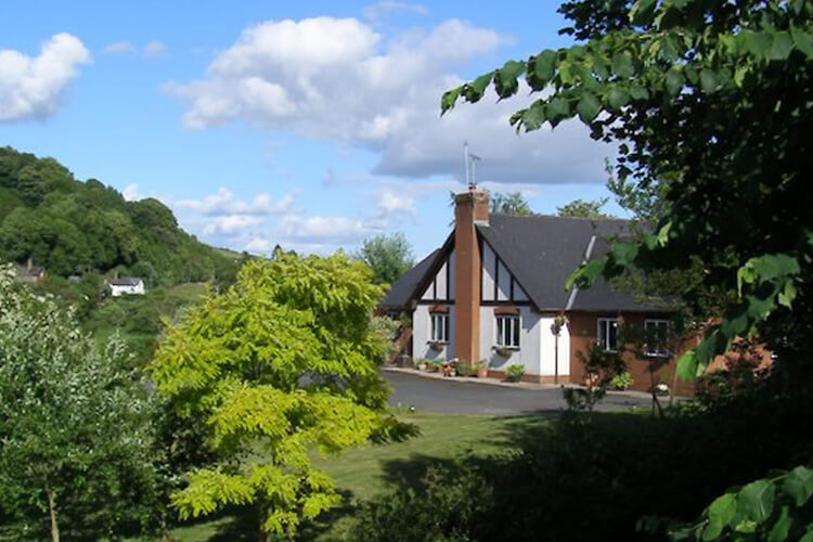 Offa's Dyke Lodge B&B Gladestry - Image 1 - UK Tourism Online