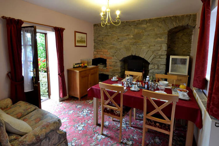 Plas Y Bwlch Farm Bed & Breakfast - Image 3 - UK Tourism Online