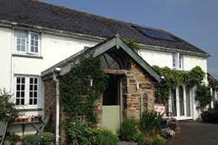 Rhedyn Guest House - Image 1 - UK Tourism Online