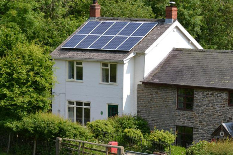 Rose Cottage, Dutlas - Image 1 - UK Tourism Online