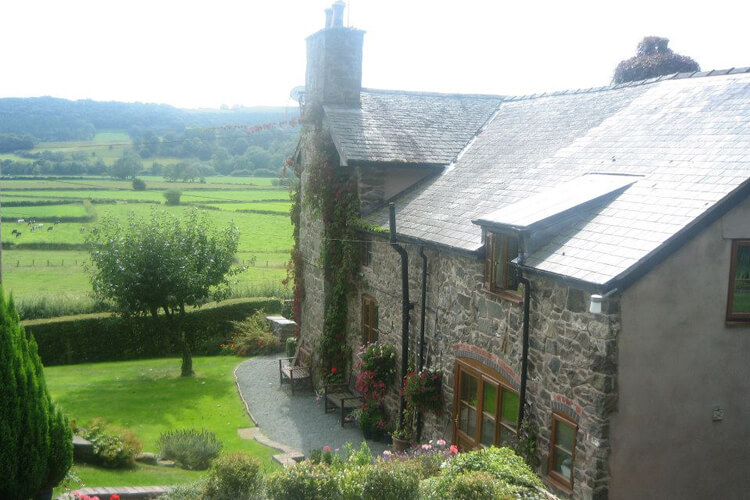 Tan Y Graig Bed & Breakfast - Image 1 - UK Tourism Online