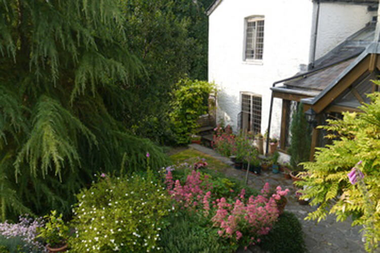 The Yat Guest House - Image 1 - UK Tourism Online