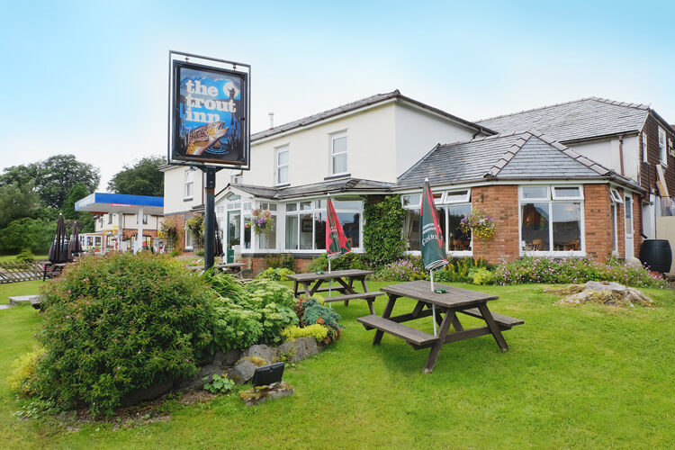 The Trout Inn - Image 1 - UK Tourism Online