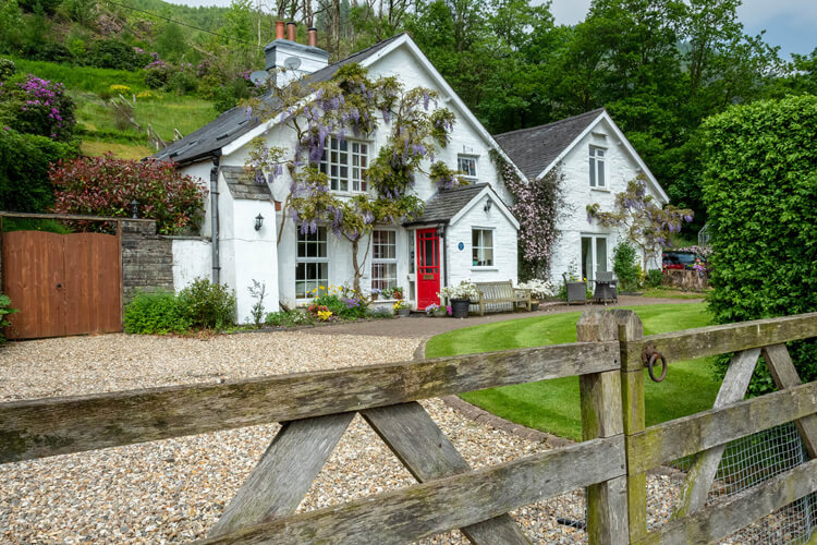 Ty Derw Country House B&B - Image 1 - UK Tourism Online