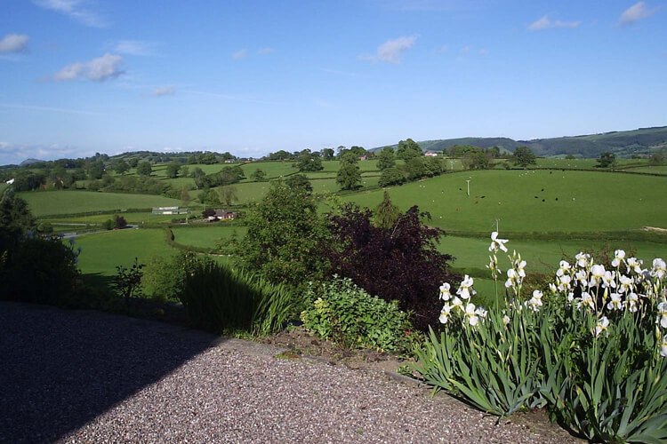 Tynllwyn Farm - Image 4 - UK Tourism Online