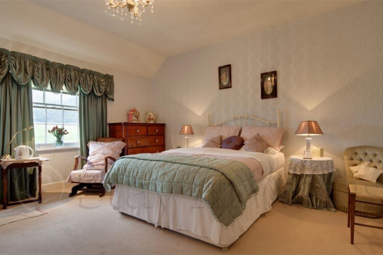 Wernhir Farmhouse B&B - Image 2 - UK Tourism Online