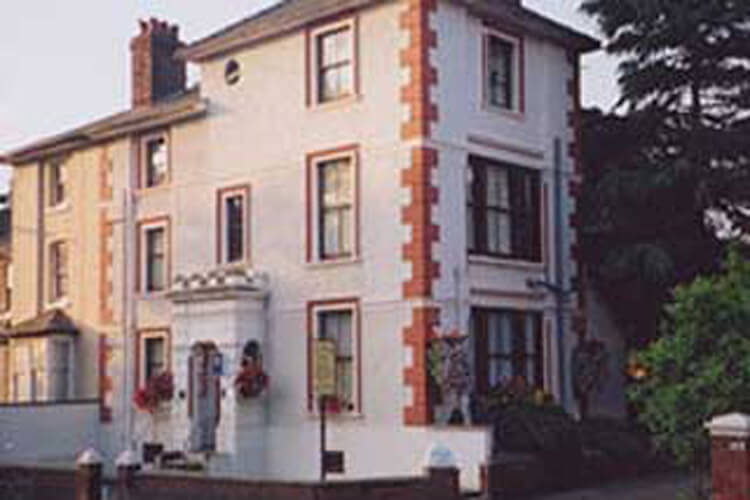Cedar Guest House - Image 1 - UK Tourism Online