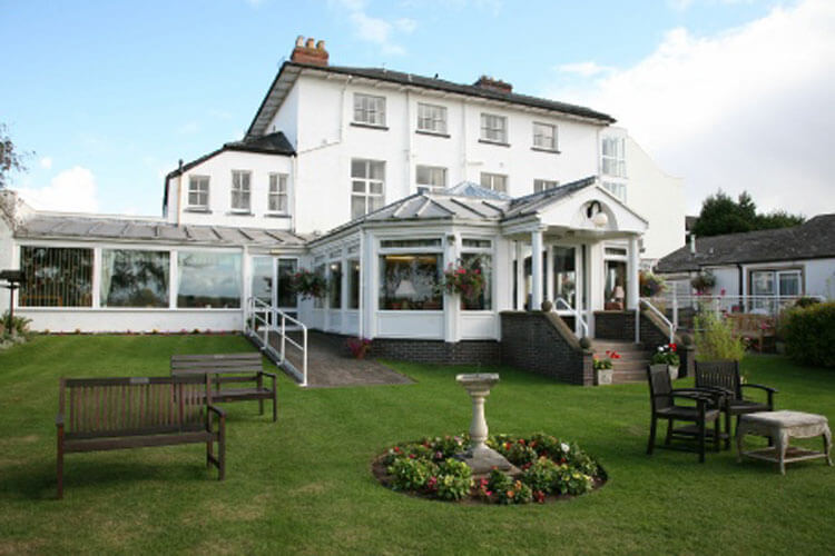 Merton House Holiday Hotel - Image 1 - UK Tourism Online